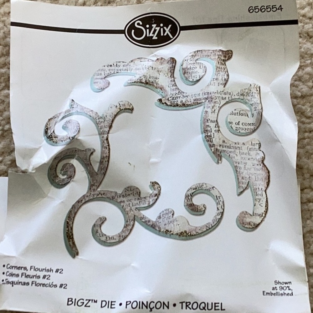 SIZZIX “Corners, flourish #2 die